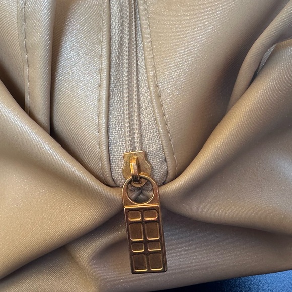 Cream Makeup/Toiletry bag, made exclusively for Elizabeth Arden CO. - Picture 5 of 5